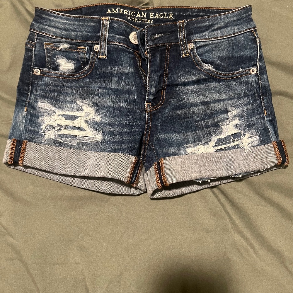 AE Women’s MIDI Shorts